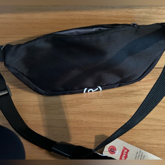 Levis Logo Black Waist Belt Bag - Unisex - Picture 5 of 6